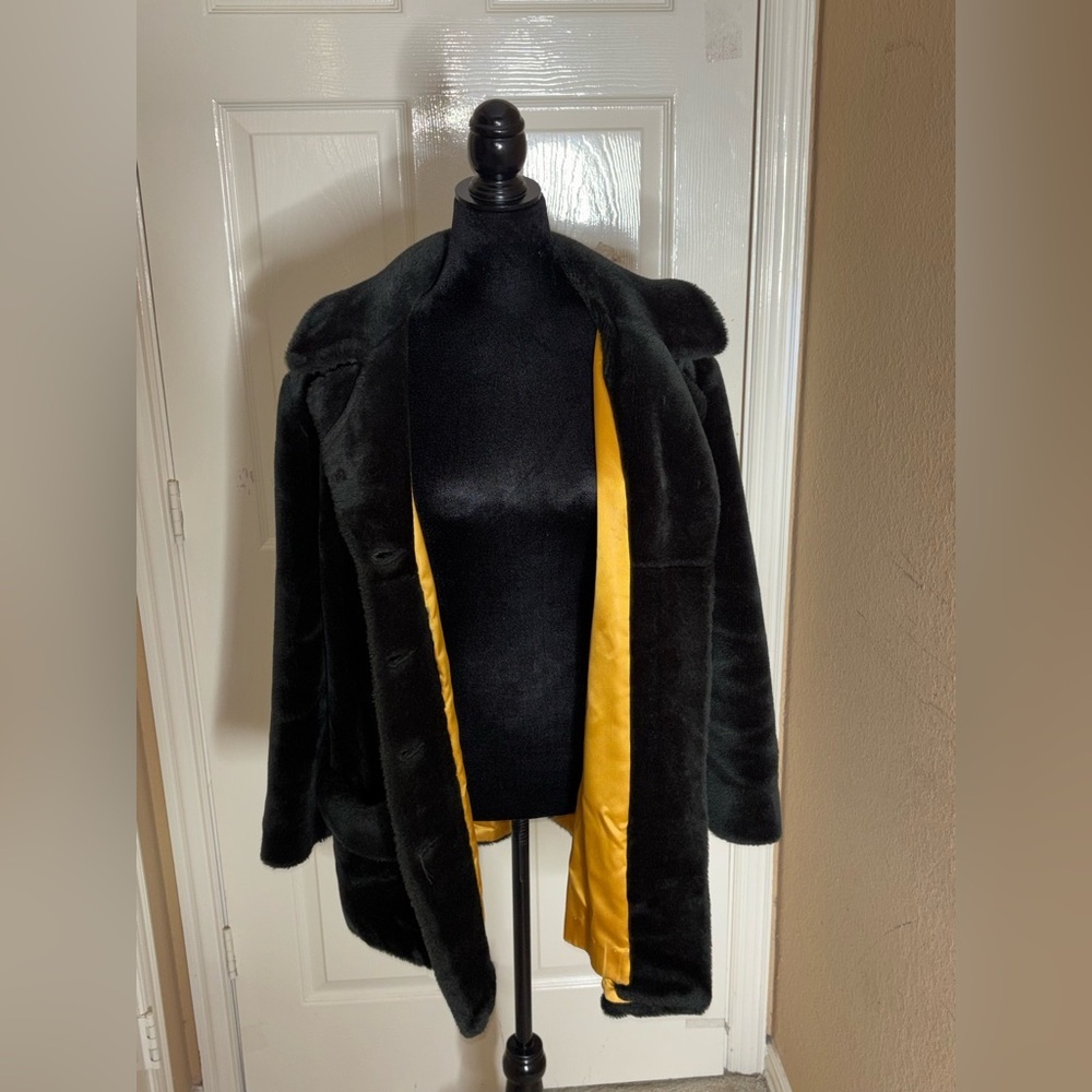 VTG MID CENTURY BLACK FAUX FUR PEA COAT GOLD BUTTONS MID LENGTH TIMELESS MEDIUM​ - Picture 2 of 11